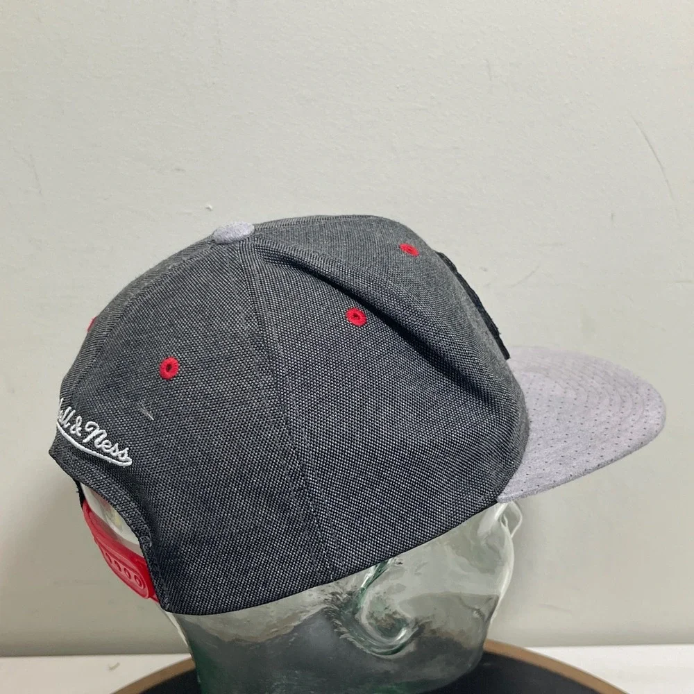 Chicago Blackhawks Mitchell &‎ Ness Snapback Hat Gray Suede Brim Adjustable